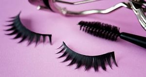 Etkili Bakışların Mimarı Kirpik Lifting